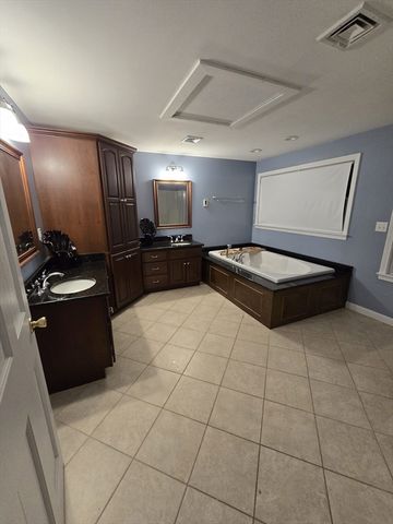 20 Farm Pond Rd, Dracut, MA 01826