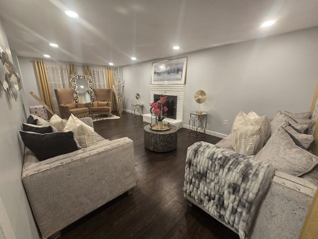 20 Farm Pond Rd, Dracut, MA 01826