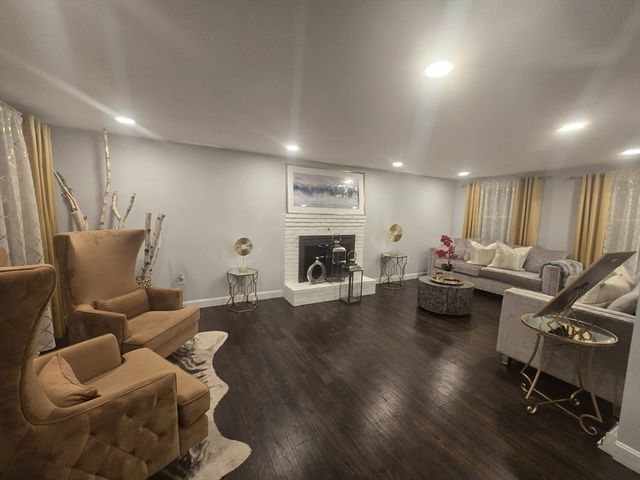 20 Farm Pond Rd, Dracut, MA 01826