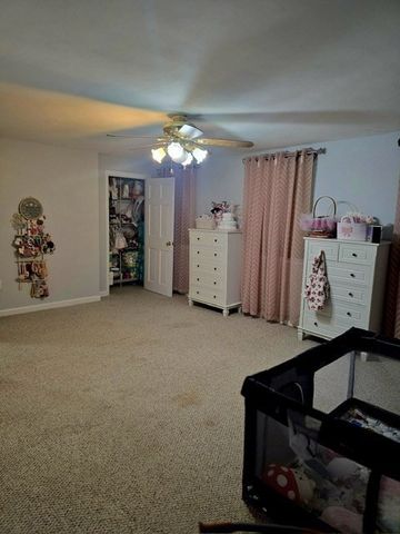 20 Farm Pond Rd, Dracut, MA 01826