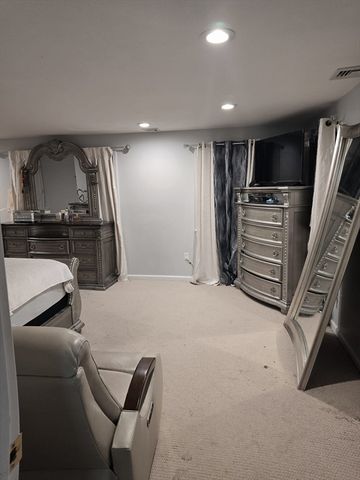 20 Farm Pond Rd, Dracut, MA 01826