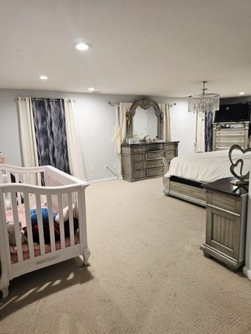 20 Farm Pond Rd, Dracut, MA 01826