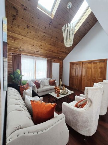 20 Farm Pond Rd, Dracut, MA 01826