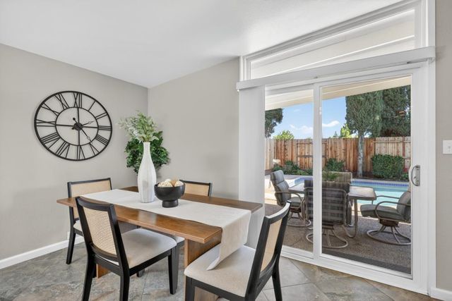 4952 Clear Cir, Carmichael, CA 95608