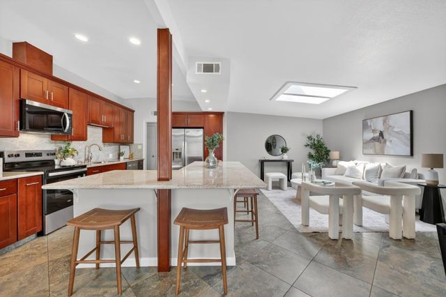 4952 Clear Cir, Carmichael, CA 95608