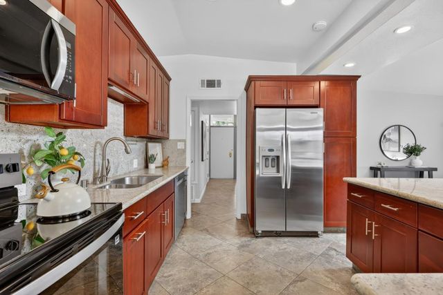 4952 Clear Cir, Carmichael, CA 95608