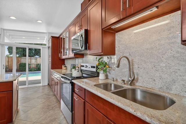 4952 Clear Cir, Carmichael, CA 95608