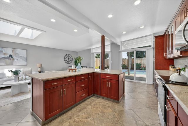 4952 Clear Cir, Carmichael, CA 95608