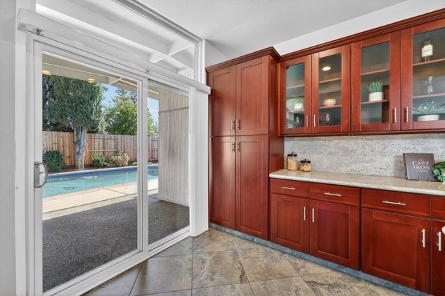 4952 Clear Cir, Carmichael, CA 95608