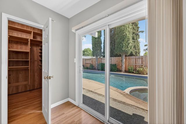 4952 Clear Cir, Carmichael, CA 95608