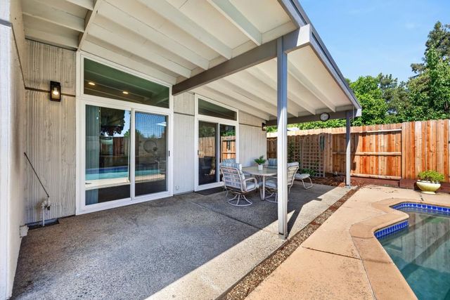 4952 Clear Cir, Carmichael, CA 95608