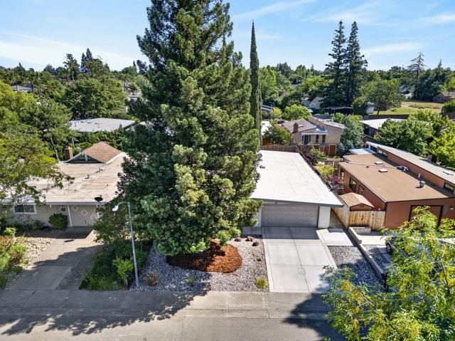 4952 Clear Cir, Carmichael, CA 95608