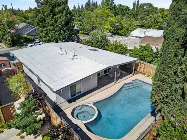 4952 Clear Cir, Carmichael, CA 95608