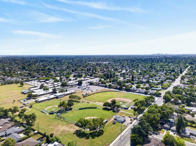 4952 Clear Cir, Carmichael, CA 95608
