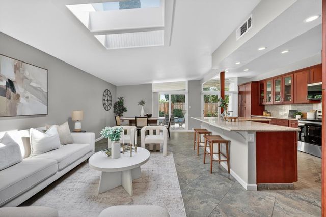 4952 Clear Cir, Carmichael, CA 95608