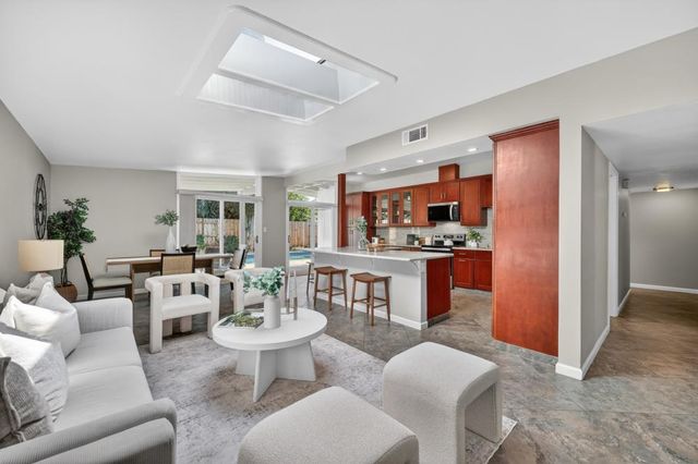 4952 Clear Cir, Carmichael, CA 95608