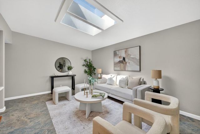 4952 Clear Cir, Carmichael, CA 95608