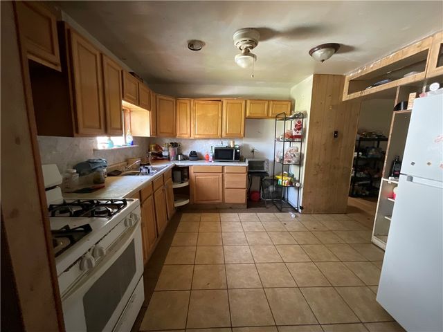 1302 Crosby St, Portland, TX 78374