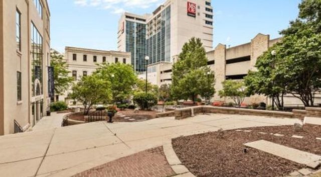 270 E Highland AVENUE #1244, Milwaukee, WI 53202