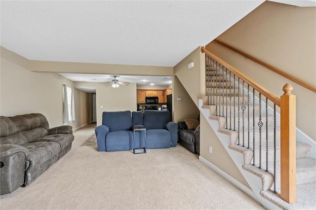 9001 SW Gala Drive, Blue Springs, MO 64064