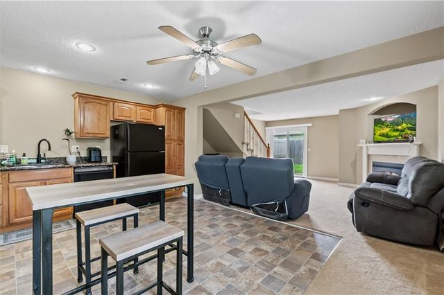 9001 SW Gala Drive, Blue Springs, MO 64064