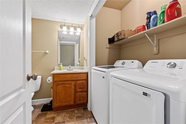 9001 SW Gala Drive, Blue Springs, MO 64064