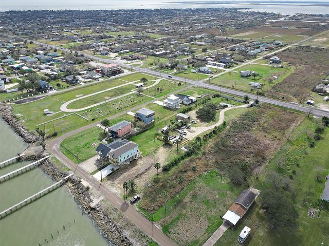 2222 E Bayshore Drive, San Leon, TX 77539