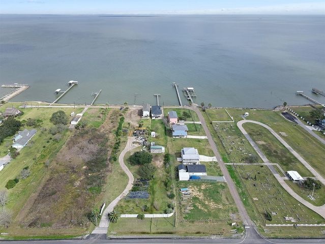 2222 E Bayshore Drive, San Leon, TX 77539