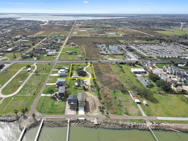 2222 E Bayshore Drive, San Leon, TX 77539
