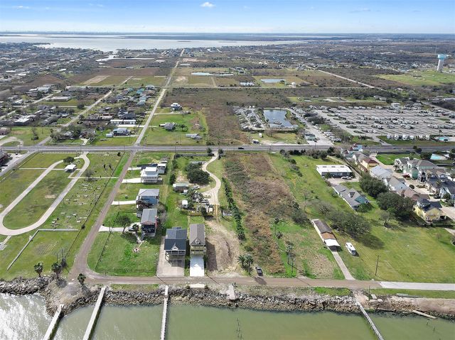 2222 E Bayshore Drive, San Leon, TX 77539