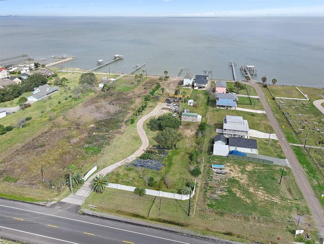 2222 E Bayshore Drive, San Leon, TX 77539