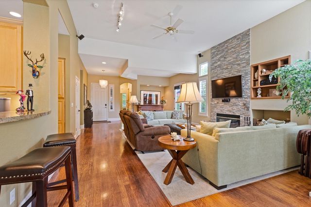 2618 Baybridge St, Sacramento, CA 95833