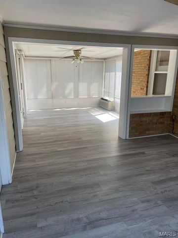 253 Turf, St Louis, MO 63119