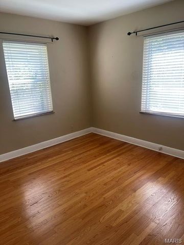 253 Turf, St Louis, MO 63119