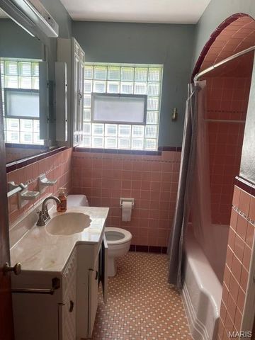253 Turf, St Louis, MO 63119