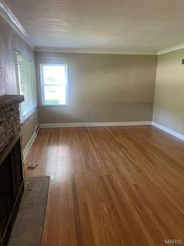 253 Turf, St Louis, MO 63119