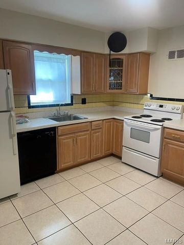 253 Turf, St Louis, MO 63119