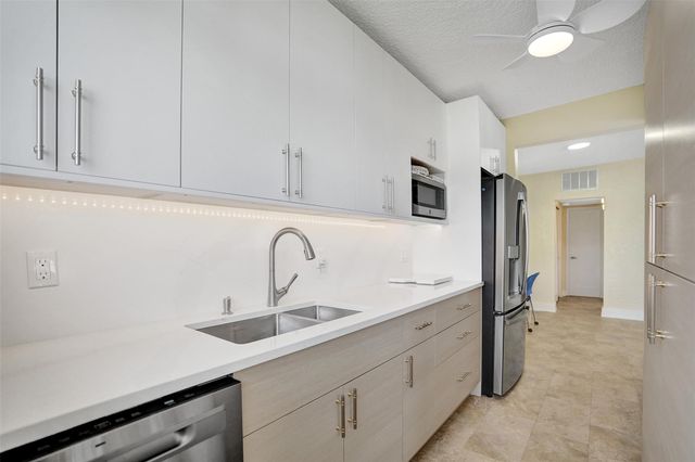 5700 Old Ocean Blvd X, Ocean Ridge, FL 33435