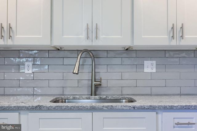 8 HEATHGLEN RD, Middletown, PA 17057