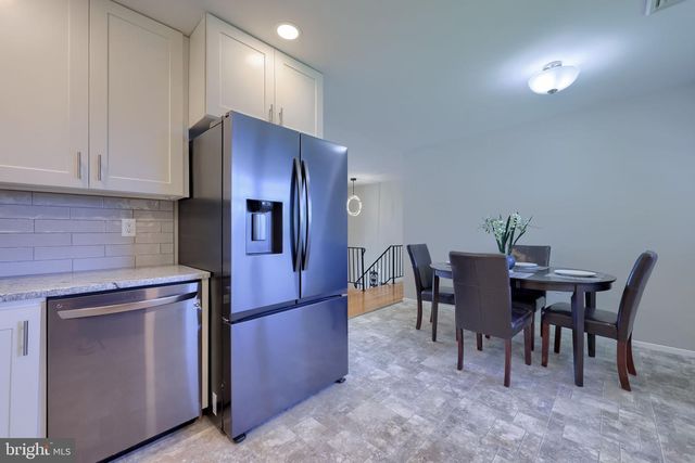 8 HEATHGLEN RD, Middletown, PA 17057