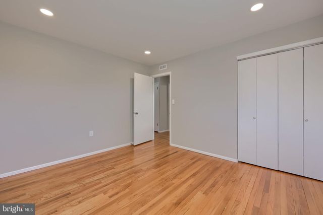 8 HEATHGLEN RD, Middletown, PA 17057