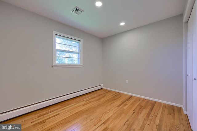 8 HEATHGLEN RD, Middletown, PA 17057