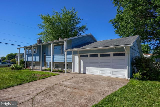8 HEATHGLEN RD, Middletown, PA 17057