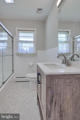 8 HEATHGLEN RD, Middletown, PA 17057