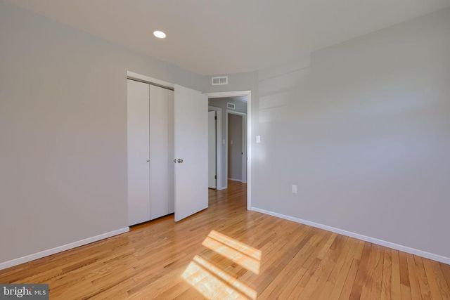 8 HEATHGLEN RD, Middletown, PA 17057