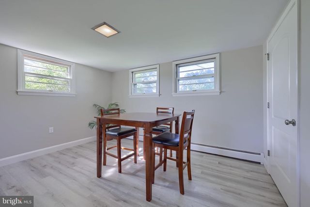 8 HEATHGLEN RD, Middletown, PA 17057