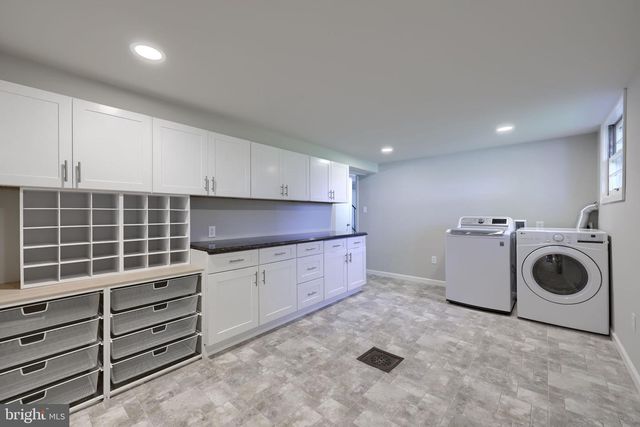 8 HEATHGLEN RD, Middletown, PA 17057