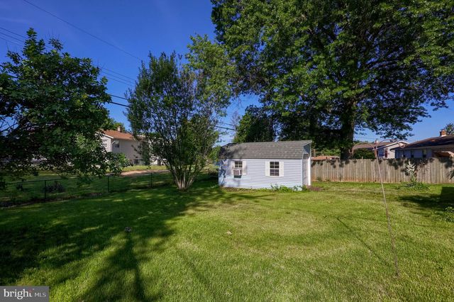 8 HEATHGLEN RD, Middletown, PA 17057