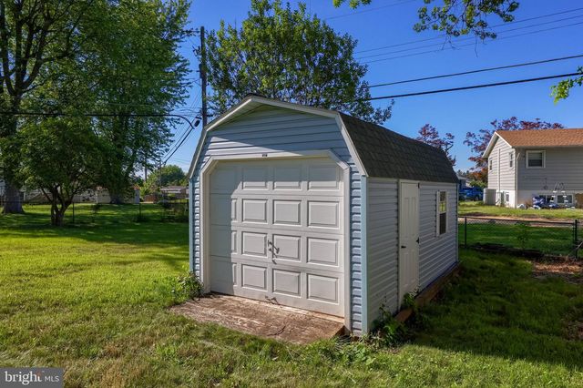 8 HEATHGLEN RD, Middletown, PA 17057