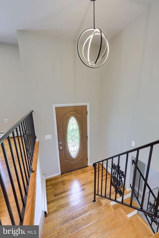 8 HEATHGLEN RD, Middletown, PA 17057